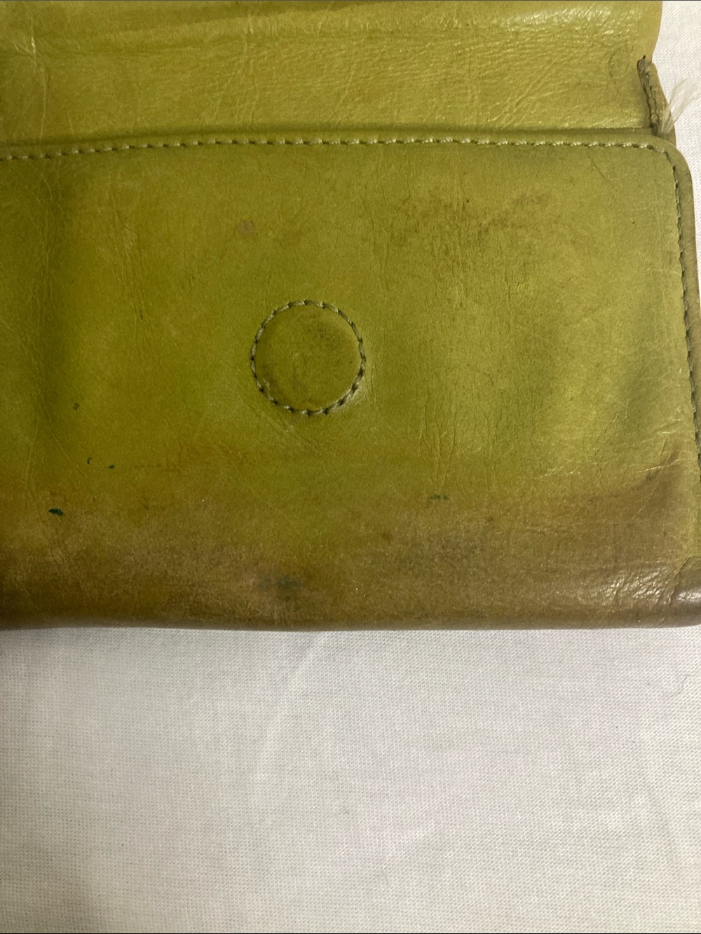 HOBO Olive-Toned Green Leather Kiss-Lock Wallet - Picture 4 of 9